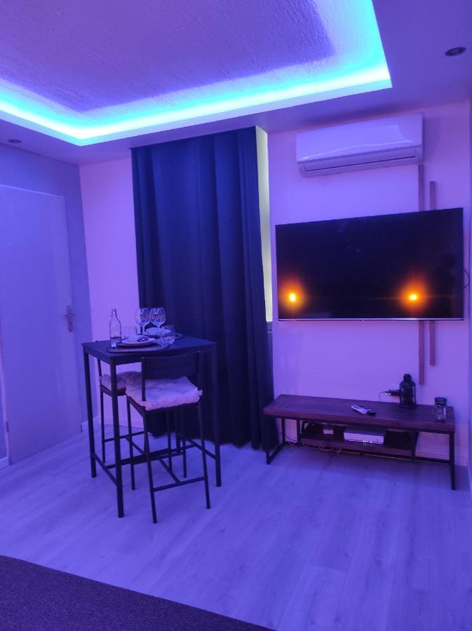 La Splenzia Jacuzzi Wifi Clim Apartment